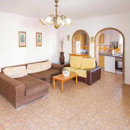 Stunning In With Outdoor Swimming Pool, Wifi And 2 Bedrooms Holiday home