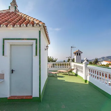 Stunning In With Outdoor Swimming Pool, Wifi And 2 Bedrooms Nerja