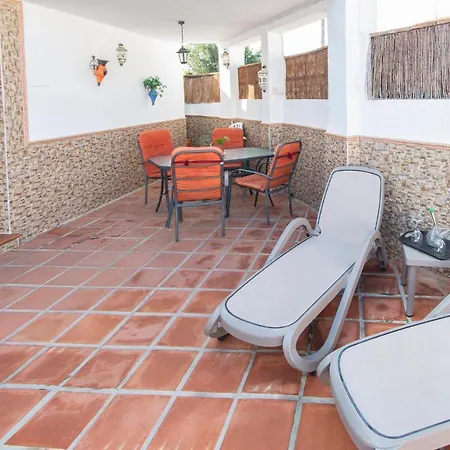 Stunning In With Outdoor Swimming Pool, Wifi And 2 Bedrooms