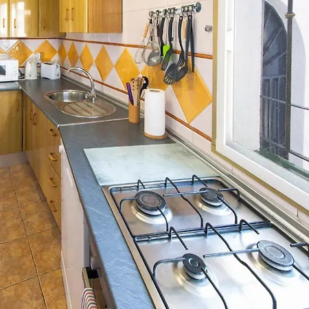 Stunning In With Outdoor Swimming Pool, Wifi And 2 Bedrooms Nerja