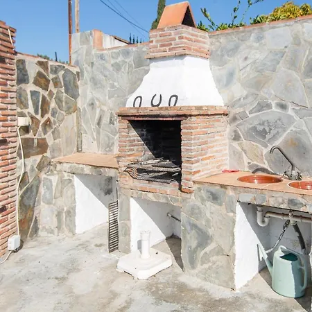 Stunning In With Outdoor Swimming Pool, Wifi And 2 Bedrooms Holiday home Nerja