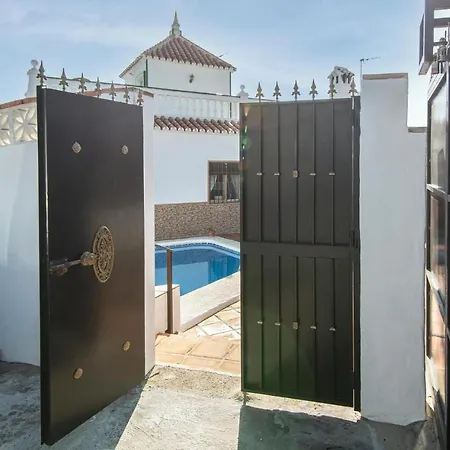 Stunning In With Outdoor Swimming Pool, Wifi And 2 Bedrooms Holiday home Nerja