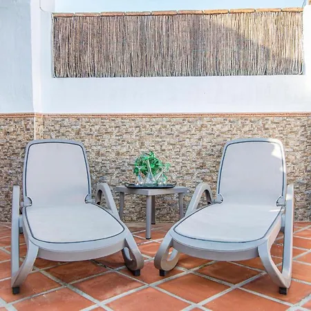Stunning In With Outdoor Swimming Pool, Wifi And 2 Bedrooms