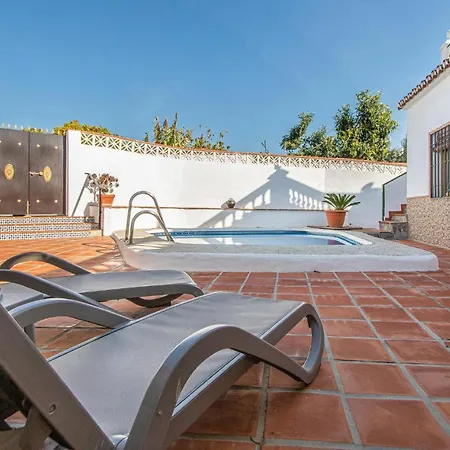Stunning In With Outdoor Swimming Pool, Wifi And 2 Bedrooms Holiday home Nerja