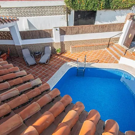 Stunning In With Outdoor Swimming Pool, Wifi And 2 Bedrooms