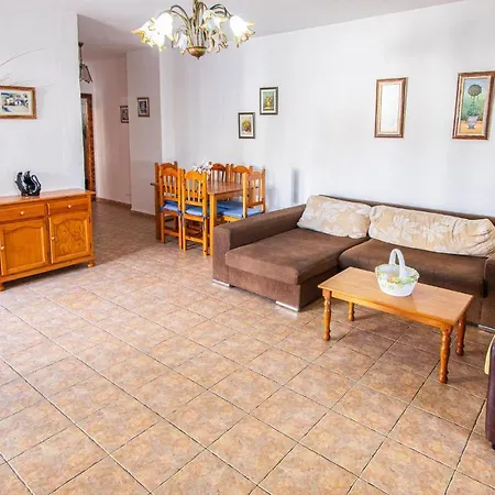 Stunning In With Outdoor Swimming Pool, Wifi And 2 Bedrooms *
