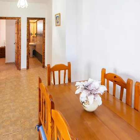 Stunning In With Outdoor Swimming Pool, Wifi And 2 Bedrooms Holiday home *