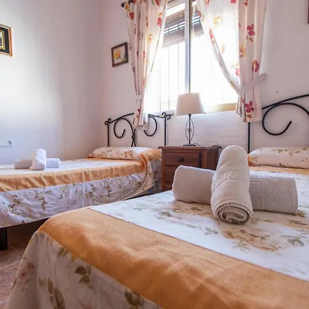 Stunning In With Outdoor Swimming Pool, Wifi And 2 Bedrooms Holiday home *
